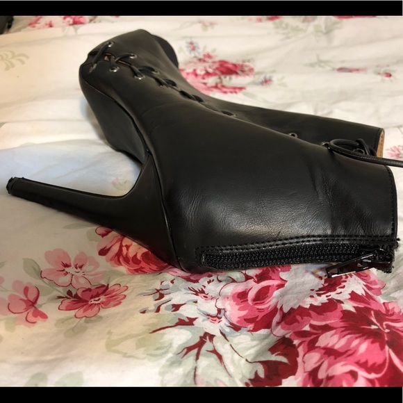 Sexy Lace-Up Booties - Picture 4 of 4